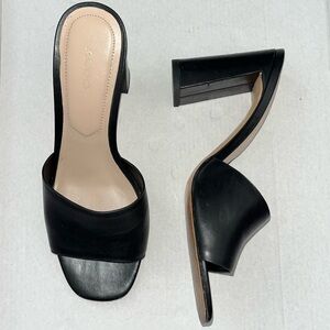 Minimalistic Black Mules